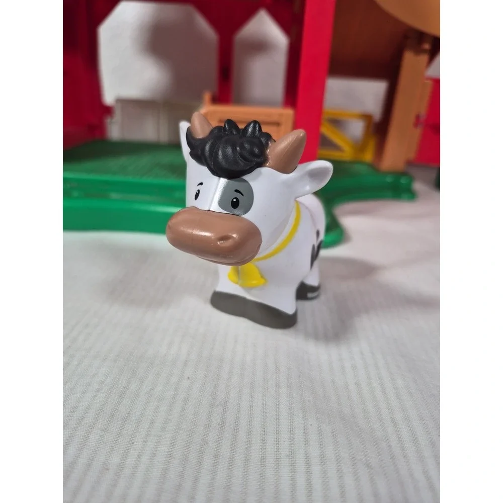 2005 Fisher Price Little People Farm Barn & Silo & Figures Working Animal Sounds